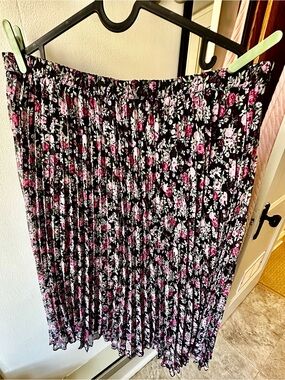 H&M Divided Brand Floral Pleated skirt